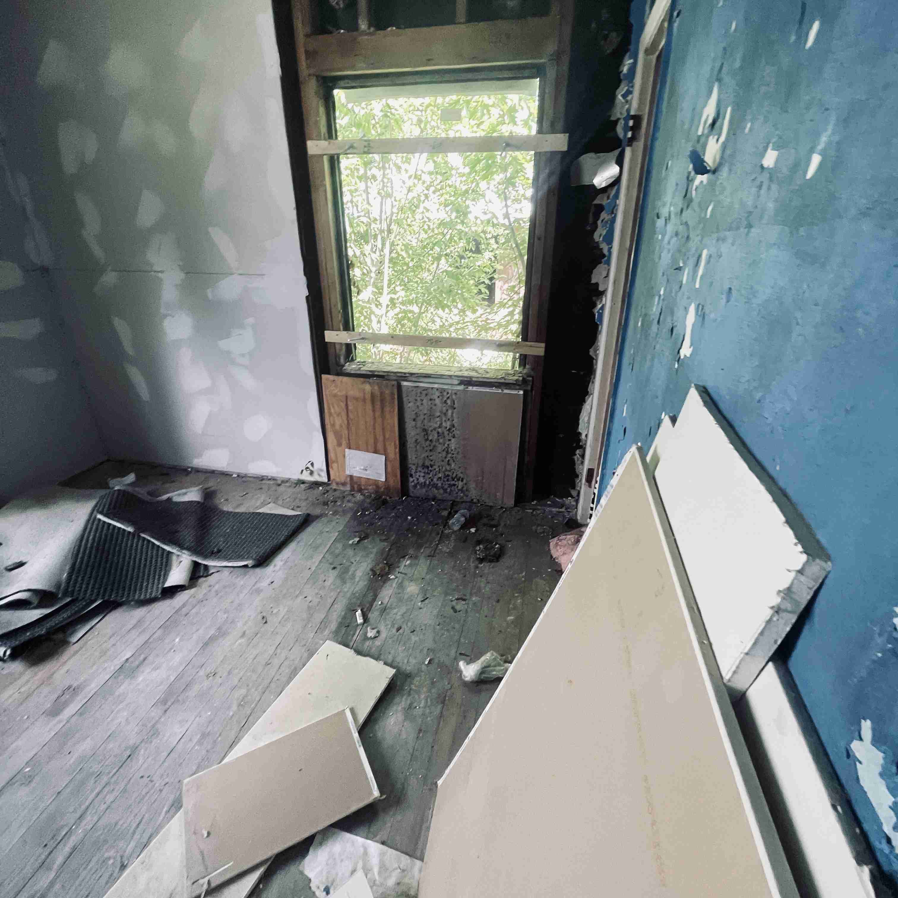 19220 Albany St (42).jpg